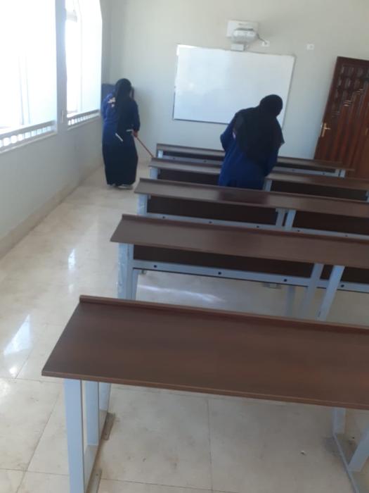 تنظيف قاعة دراسية