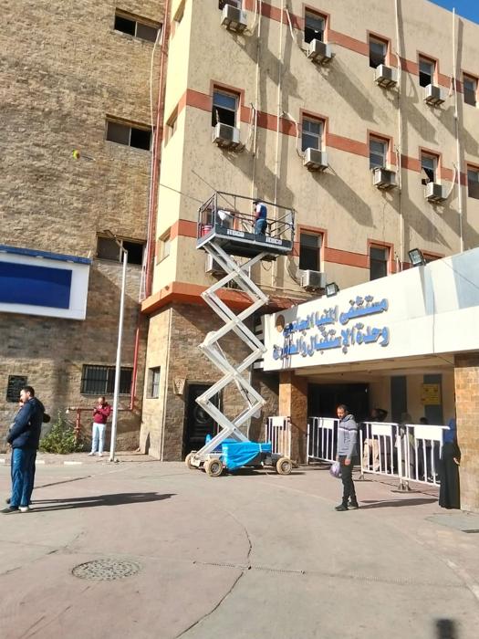 تنظيف واجهة مستشفى المنيا الجامعي بالرافعة