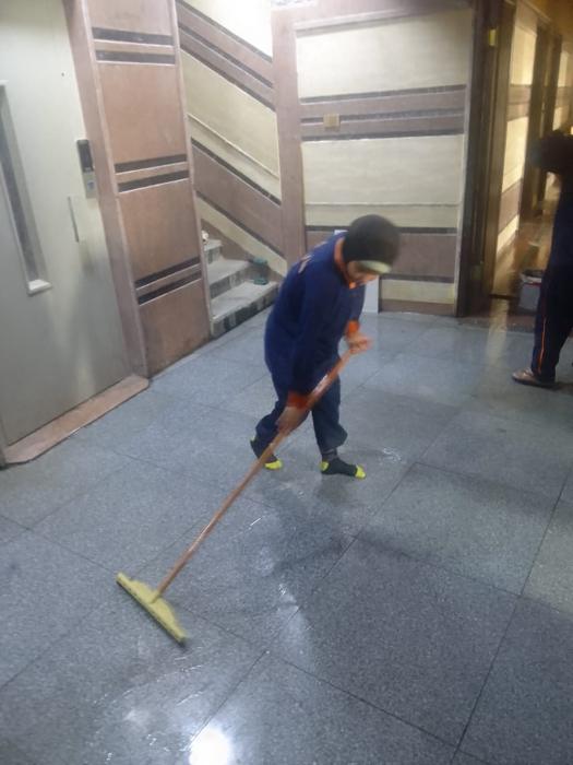 تنظيف بهو المصاعد